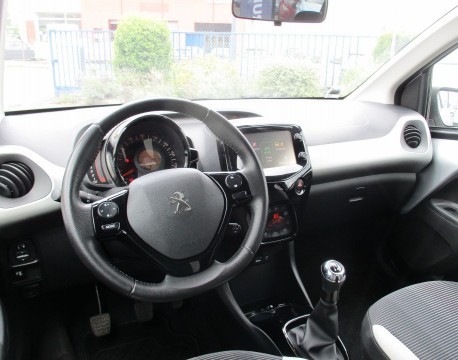 108 1.2 PURETECH 82CH ALLURE TOIT OUVRANT 5P