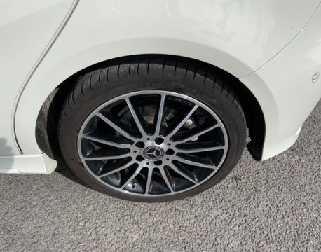 CLASSE A (W176) 180 D WHITEART EDITION 7G-DCT 110CH