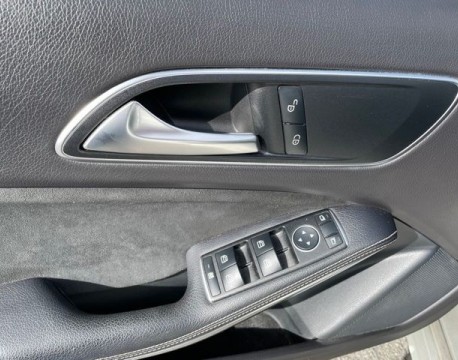 CLASSE A (W176) 180 D WHITEART EDITION 7G-DCT 110CH