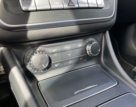 CLASSE A (W176) 180 D WHITEART EDITION 7G-DCT 110CH