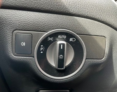 CLASSE A (W176) 180 D WHITEART EDITION 7G-DCT 110CH