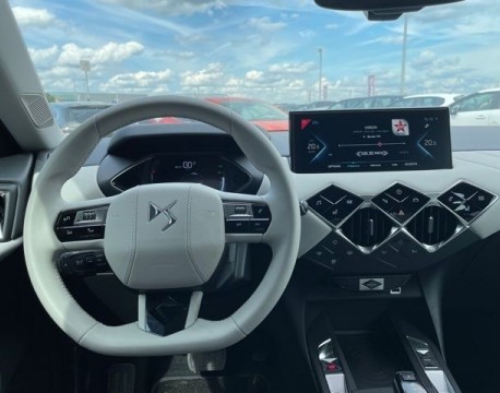DS 3 CROSSBACK E-TENSE LA PREMIERE 136CH
